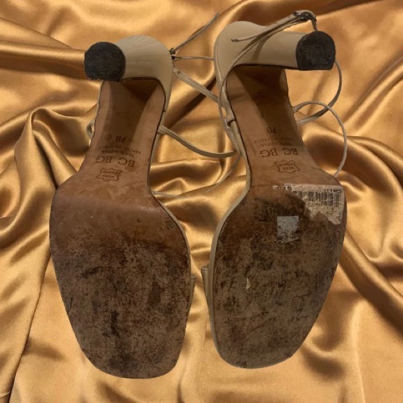 Vintage Nude BCBG Heeled Sandals - Picture 4 of 4
